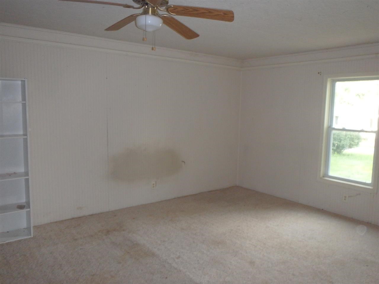 606 E Brummitt St, Owensville, IN 47665 photo 4