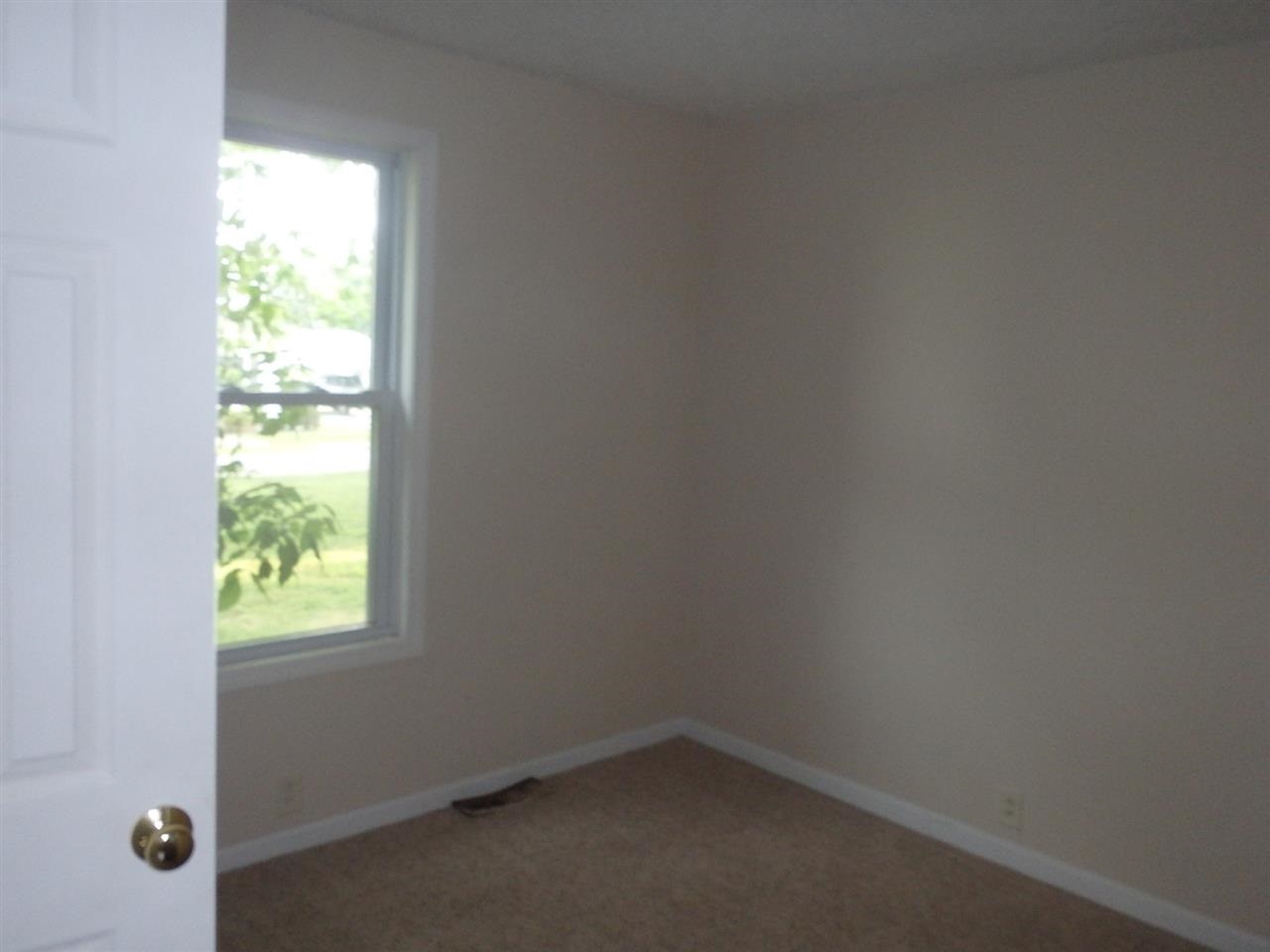 606 E Brummitt St, Owensville, IN 47665 photo 5