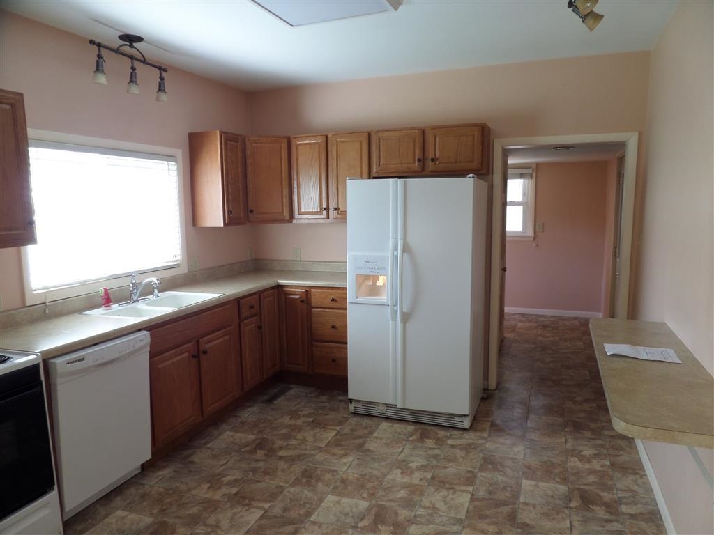 109 W Adams St, Swayzee, IN 46986 photo 2