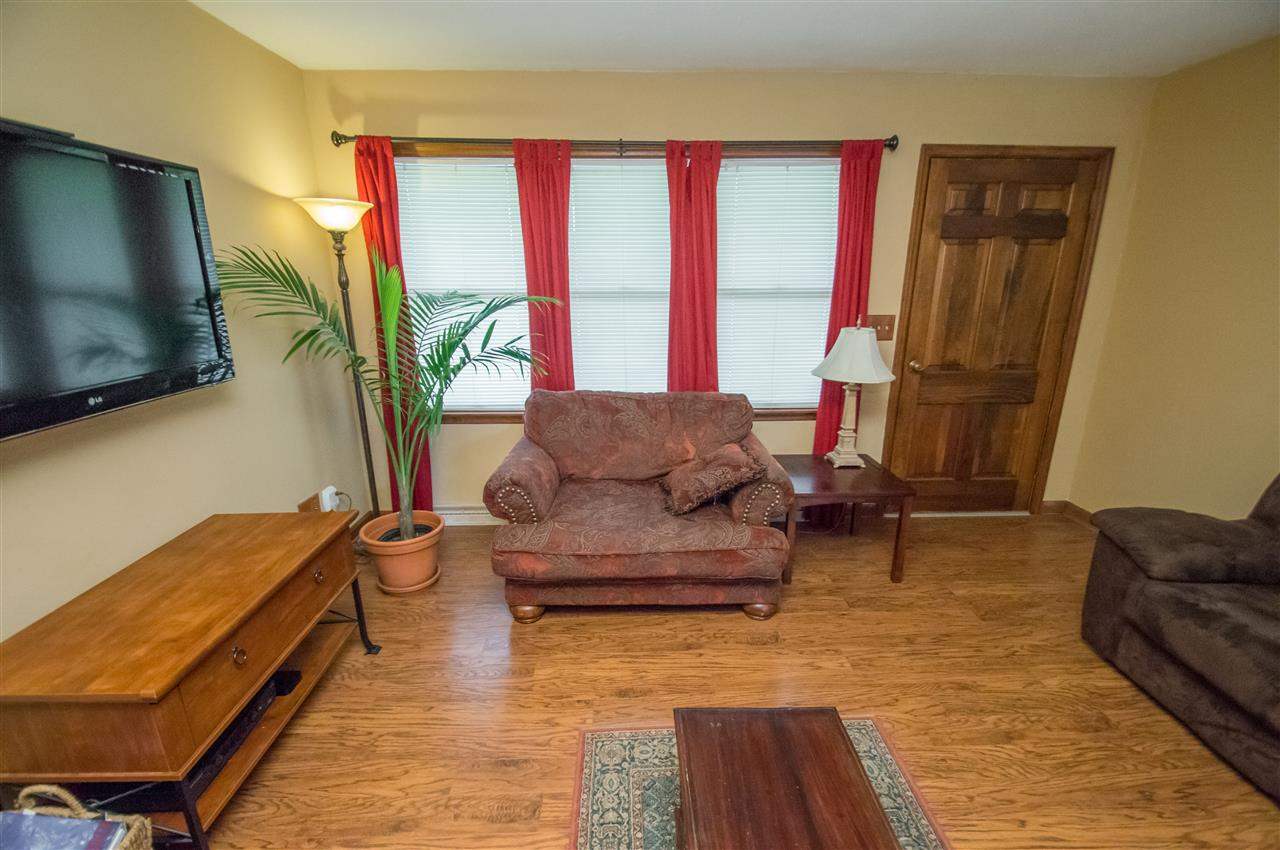 305 Lawrence Dr, Mount Vernon, IN 47620 photo 3