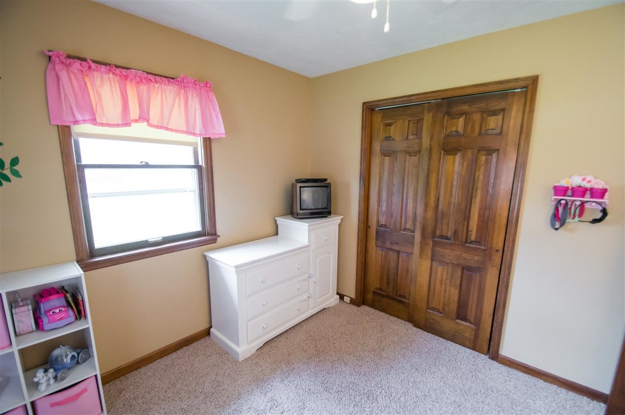 305 Lawrence Dr, Mount Vernon, IN 47620 photo 16