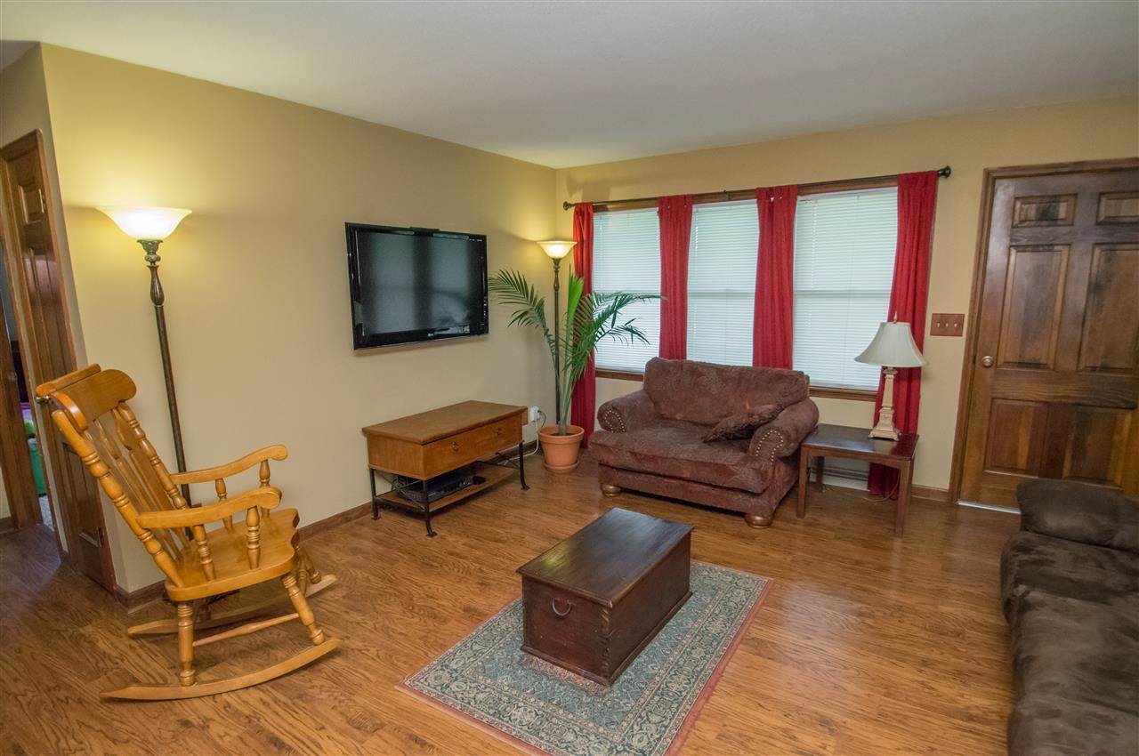 305 Lawrence Dr, Mount Vernon, IN 47620 photo 2