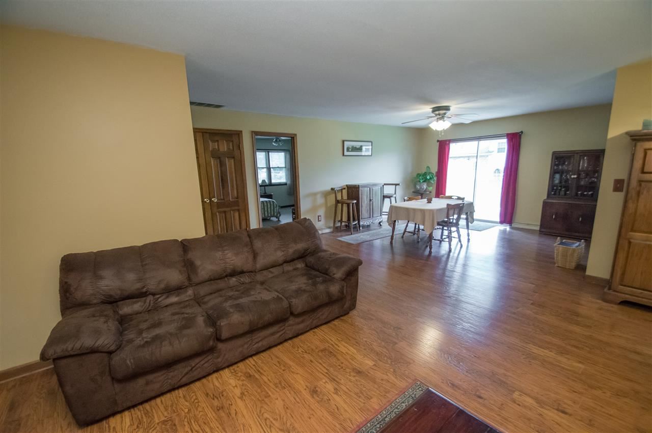 305 Lawrence Dr, Mount Vernon, IN 47620 photo 4