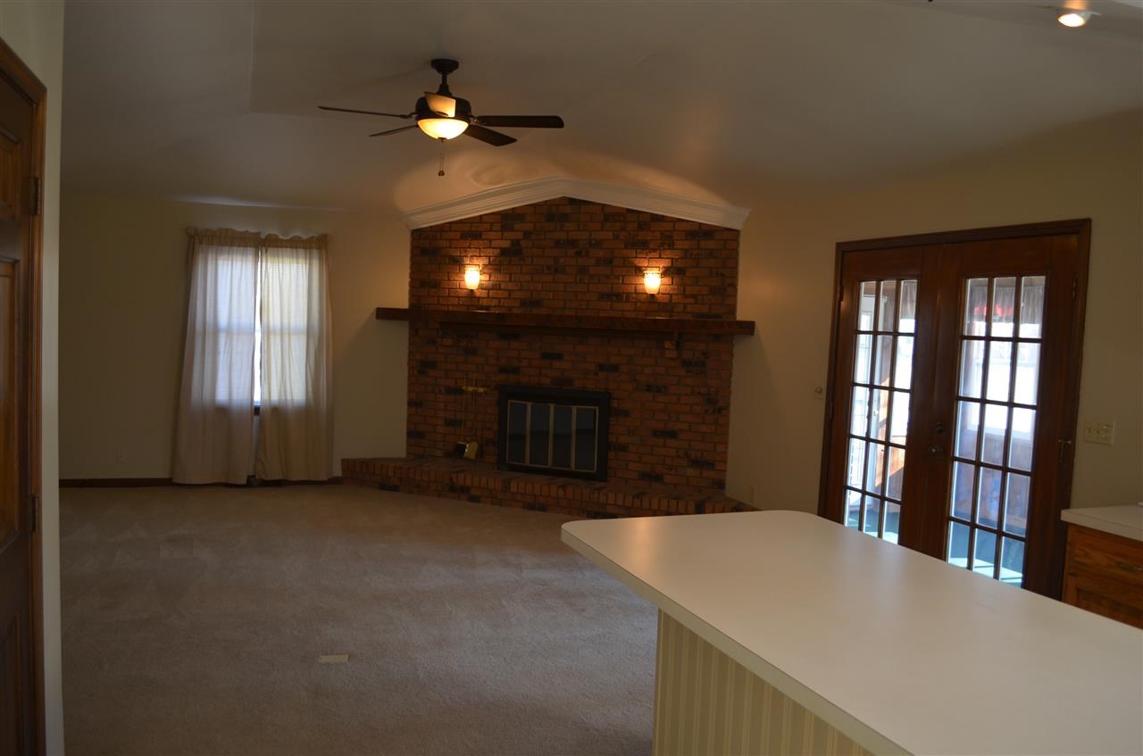 8245 Woodbriar Dr, Evansville, IN 47715 photo 4