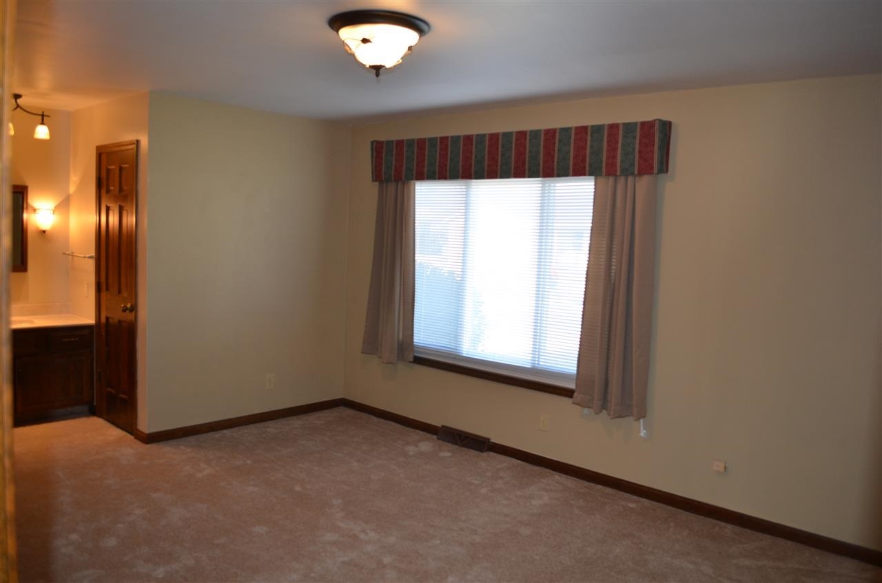 8245 Woodbriar Dr, Evansville, IN 47715 photo 9