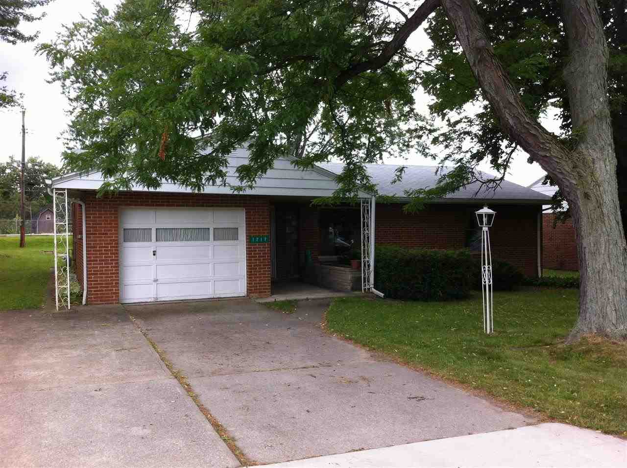 1717 Graham Dr, Fort Wayne, IN 46818 photo 1