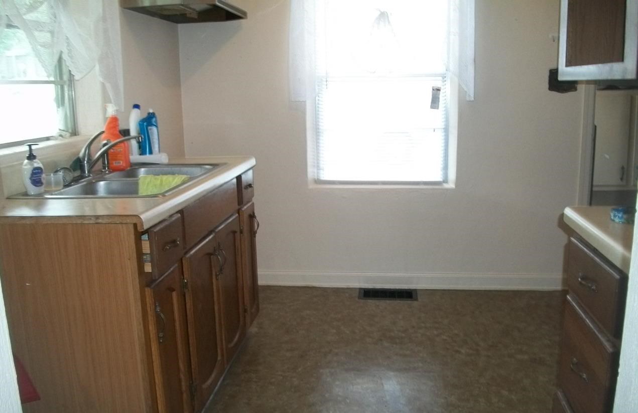 622 E 2nd St, Veedersburg, IN 47987 photo 4