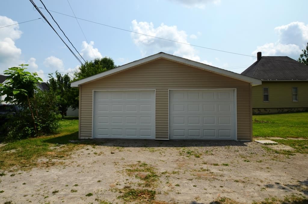 612 N 3rd St, Decatur, IN 46733 photo 3