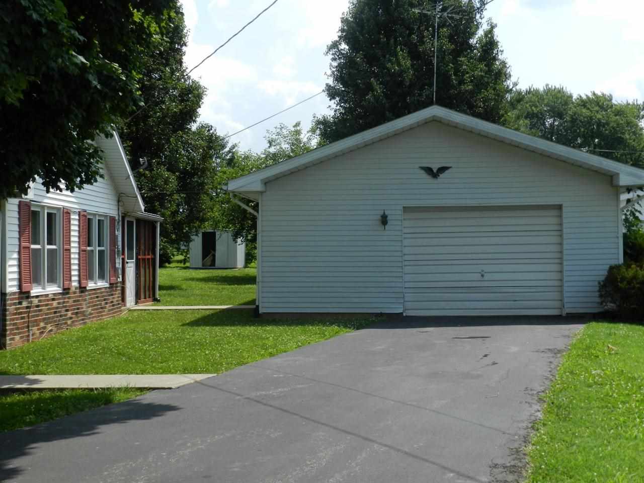 515 N Main St, Owensville, IN 47665 photo 4