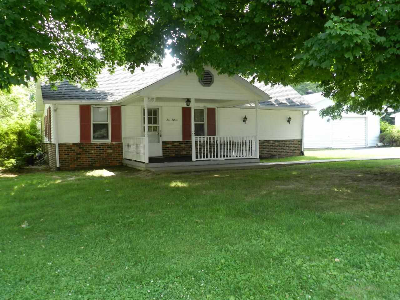 515 N Main St, Owensville, IN 47665 photo 1