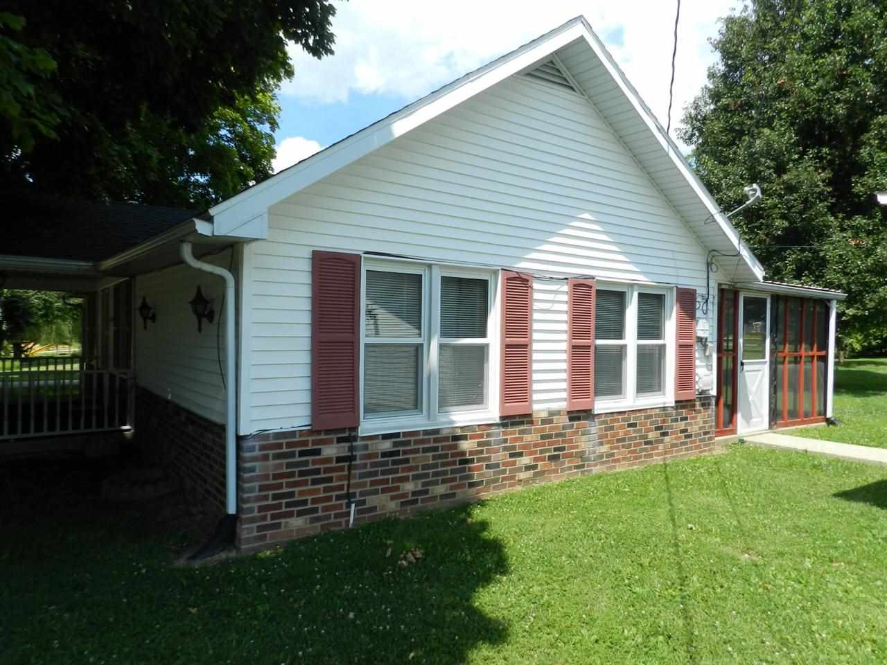 515 N Main St, Owensville, IN 47665 photo 3