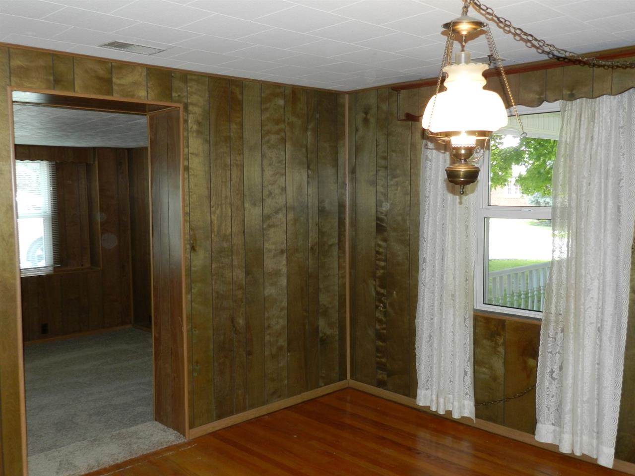 515 N Main St, Owensville, IN 47665 photo 7