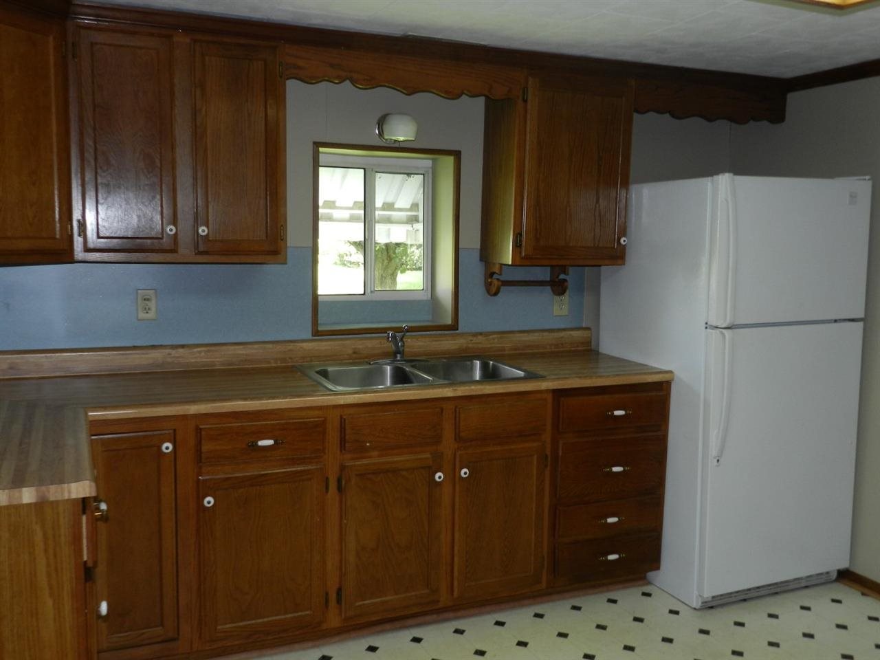 515 N Main St, Owensville, IN 47665 photo 11