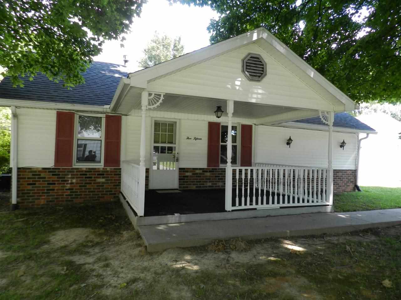 515 N Main St, Owensville, IN 47665 photo 2