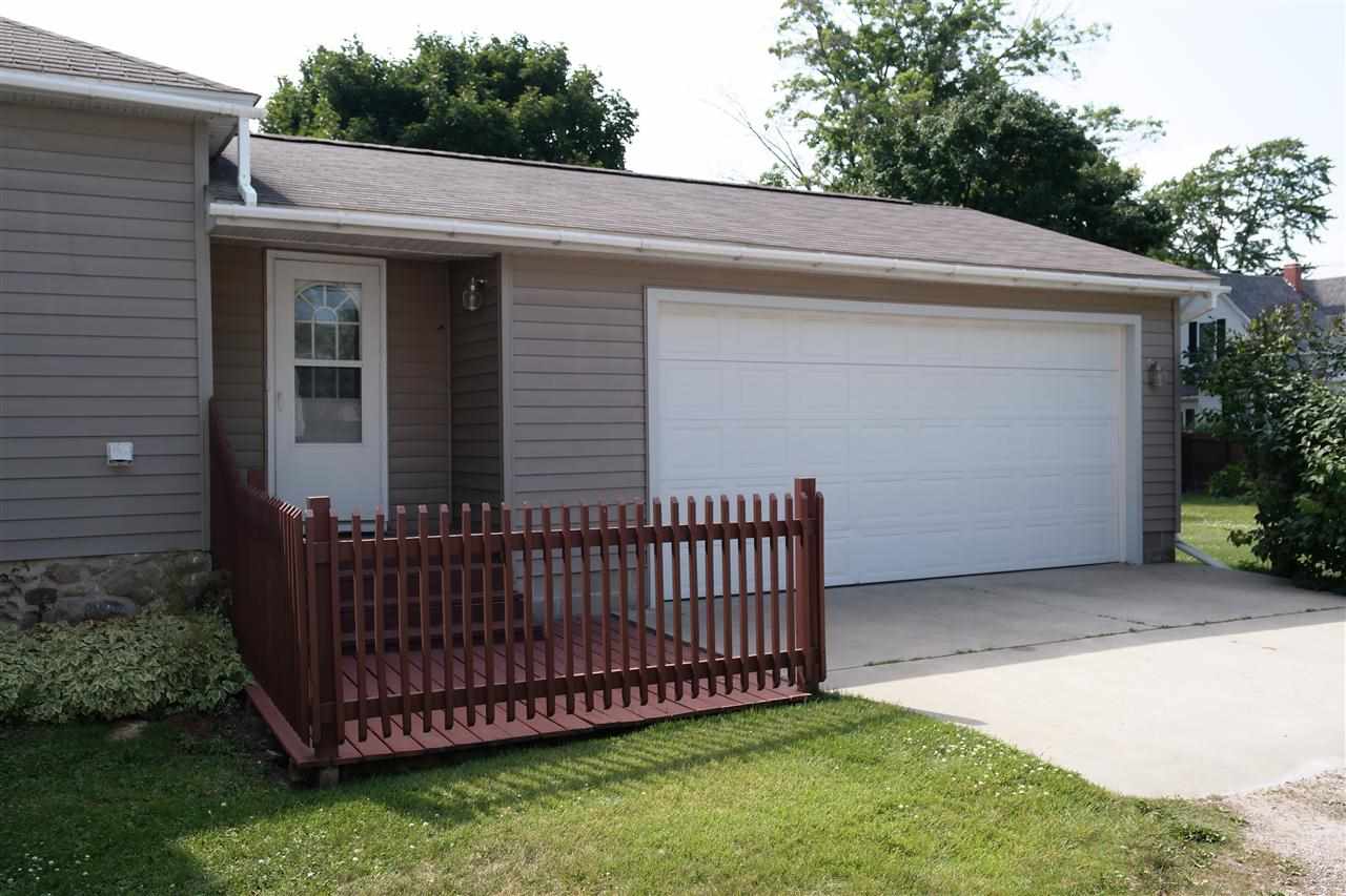 209 E Lake St, Topeka, IN 46571 photo 5