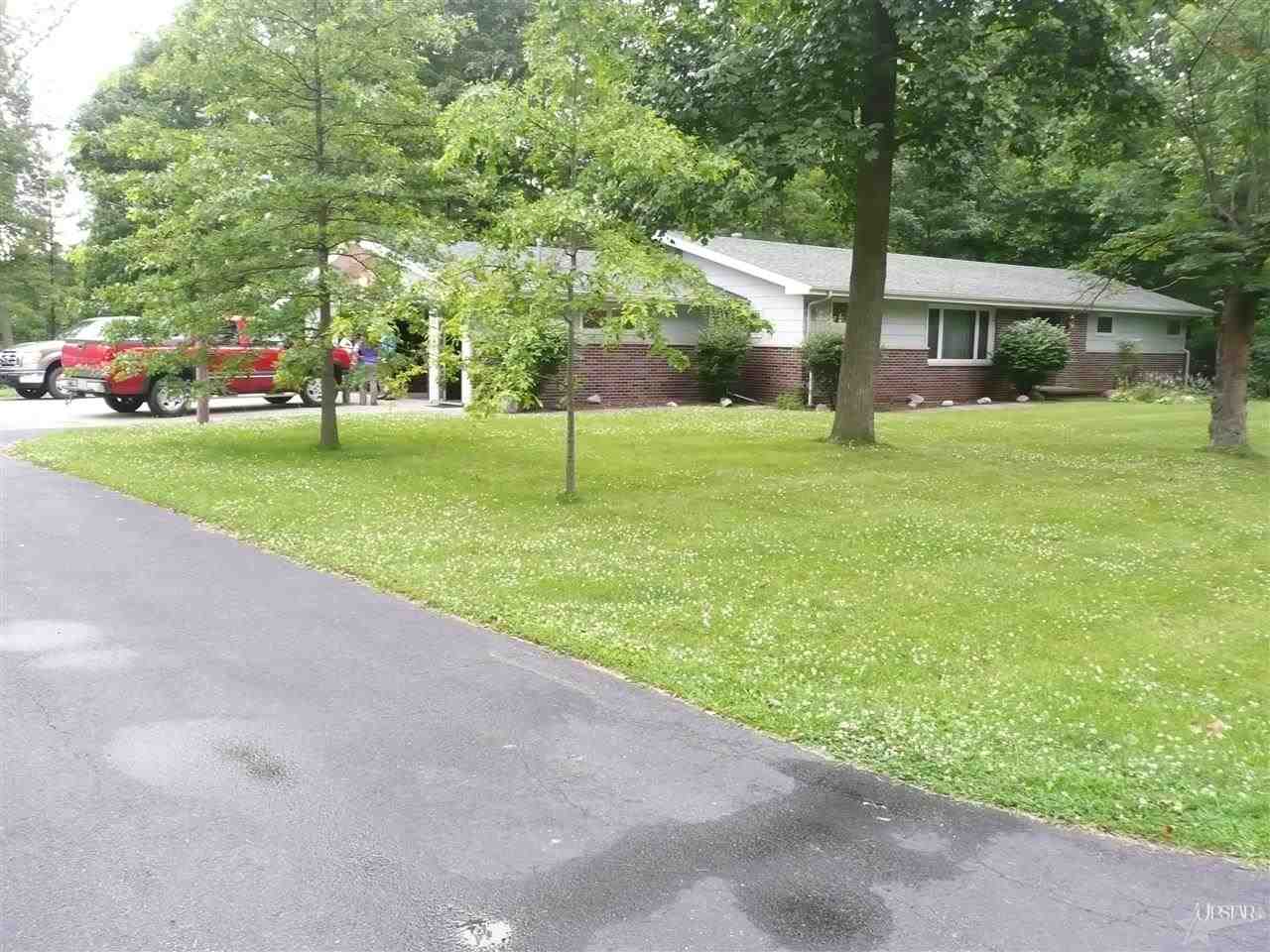 617 Hickory Ln, Ossian, IN 46777 photo 2