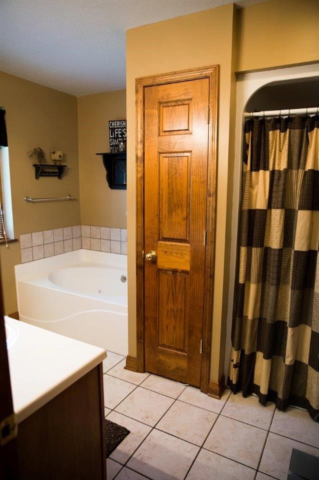 646 Fable Dr, Washington, IN 47501 photo 9