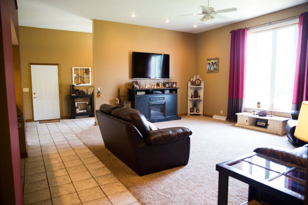 646 Fable Dr, Washington, IN 47501 photo 3