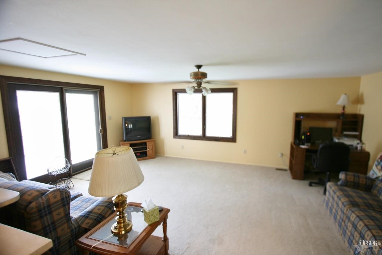805 Cherry Blossom Ln, Fort Wayne, IN 46825 photo 3