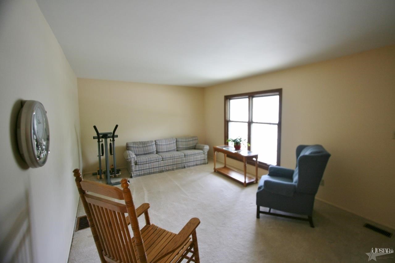 805 Cherry Blossom Ln, Fort Wayne, IN 46825 photo 2