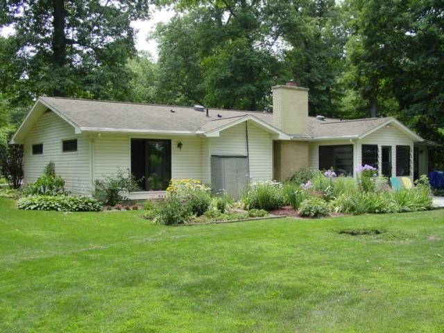 398 W Clearwater Dr, Warsaw, IN 46582 photo 2