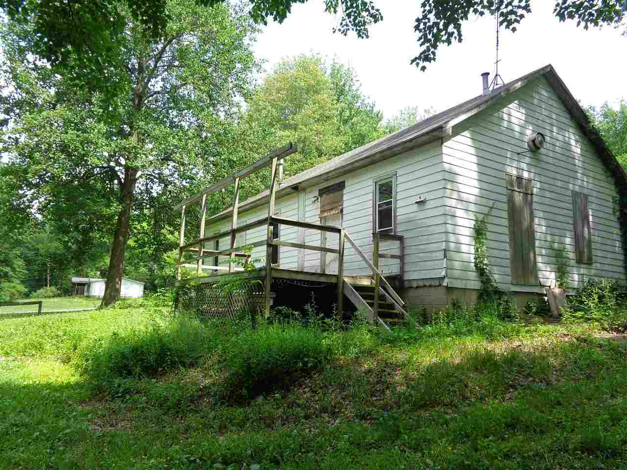 607 Jaycee St, Chandler, IN 47610 photo 3