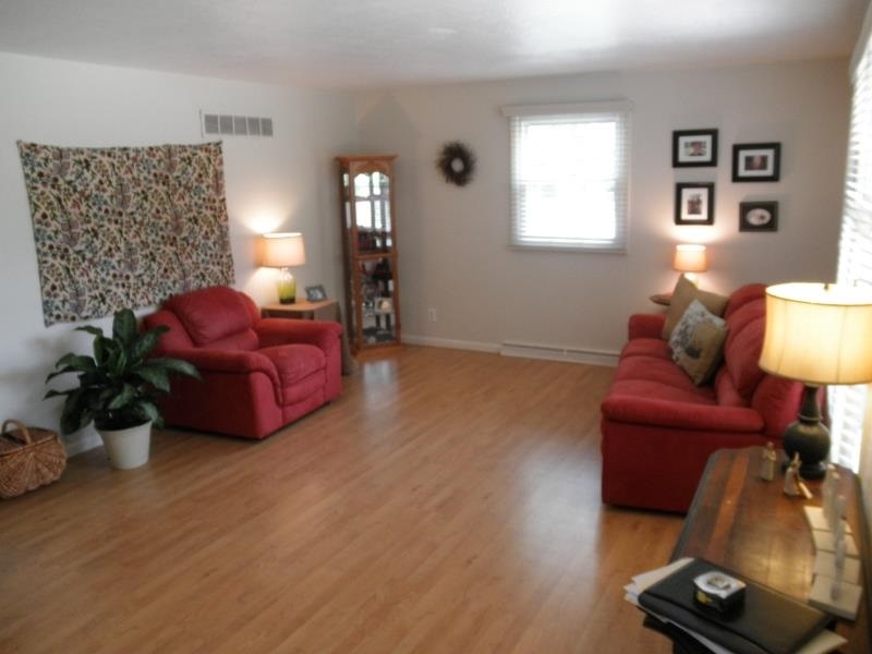 5 Churchill Dr, Elkhart, IN 46514 photo 2
