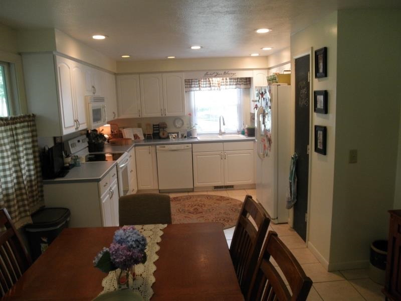 5 Churchill Dr, Elkhart, IN 46514 photo 3