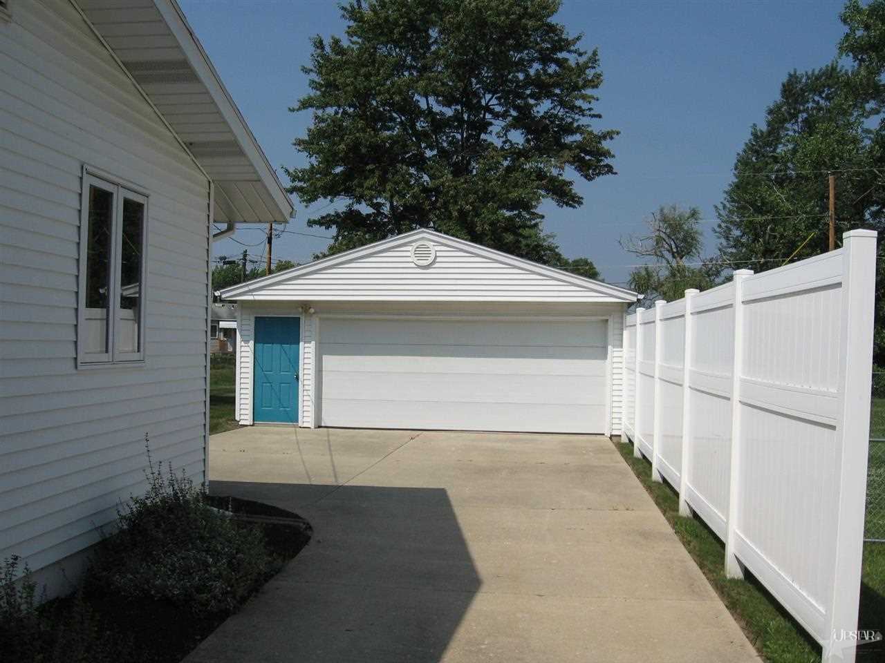 6509 Azalea Dr, Fort Wayne, IN 46825 photo 3