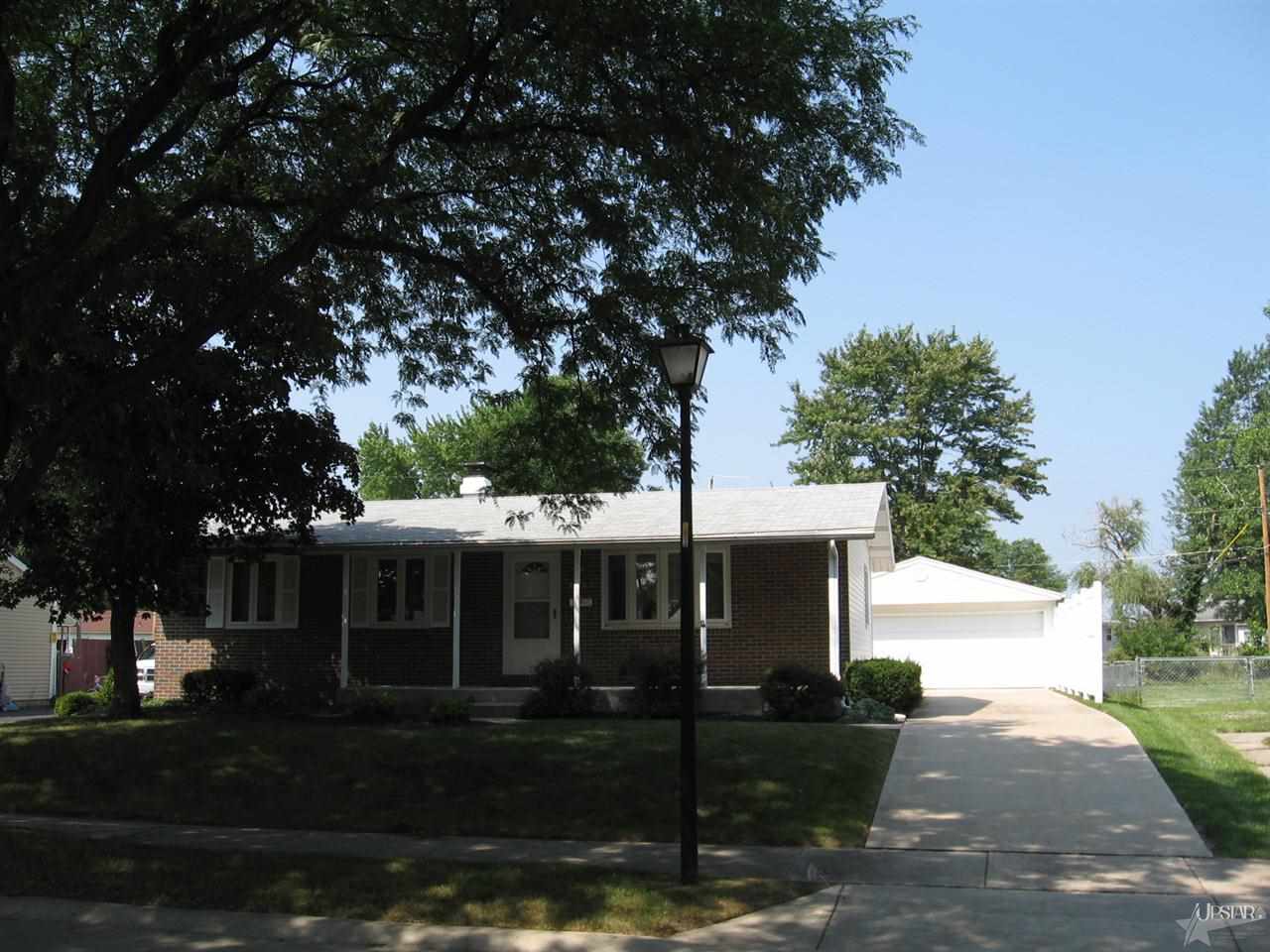 6509 Azalea Dr, Fort Wayne, IN 46825 photo 2