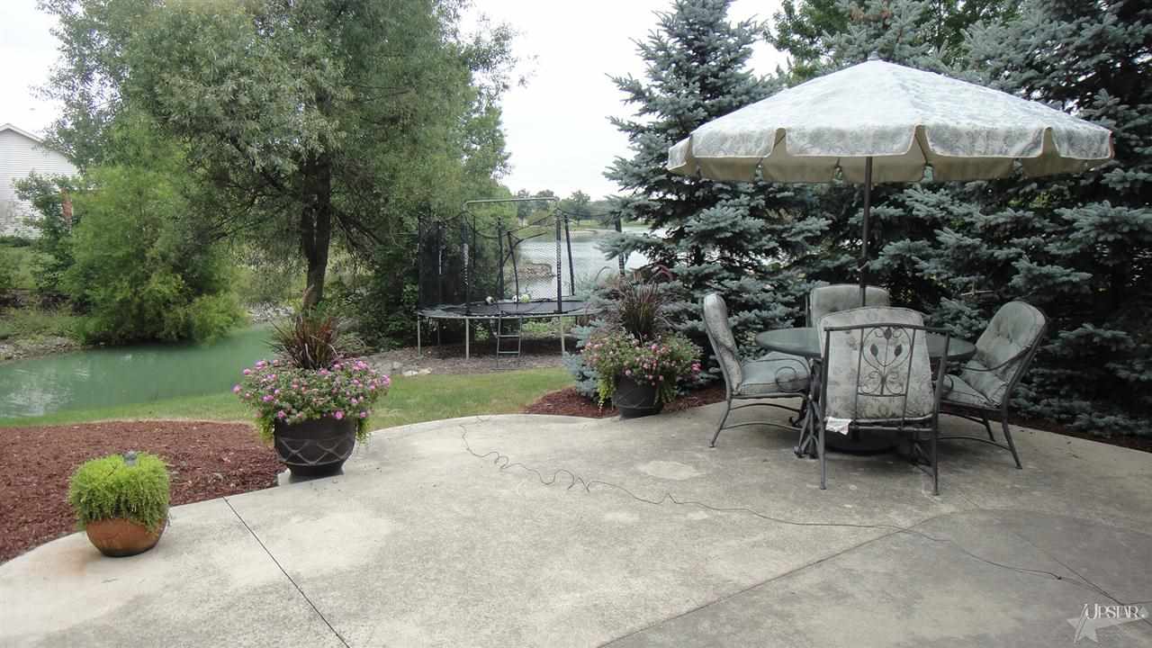 1555 Shorewood Dr, Berne, IN 46711 photo 28