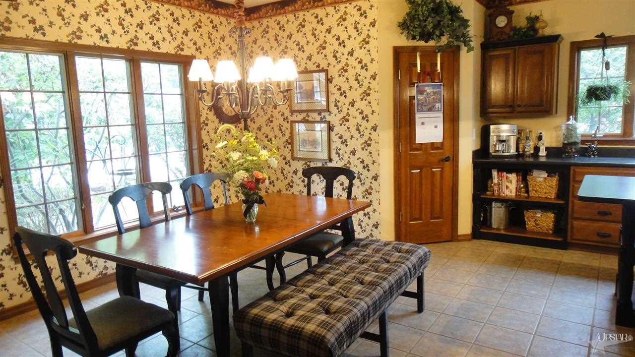 1555 Shorewood Dr, Berne, IN 46711 photo 8