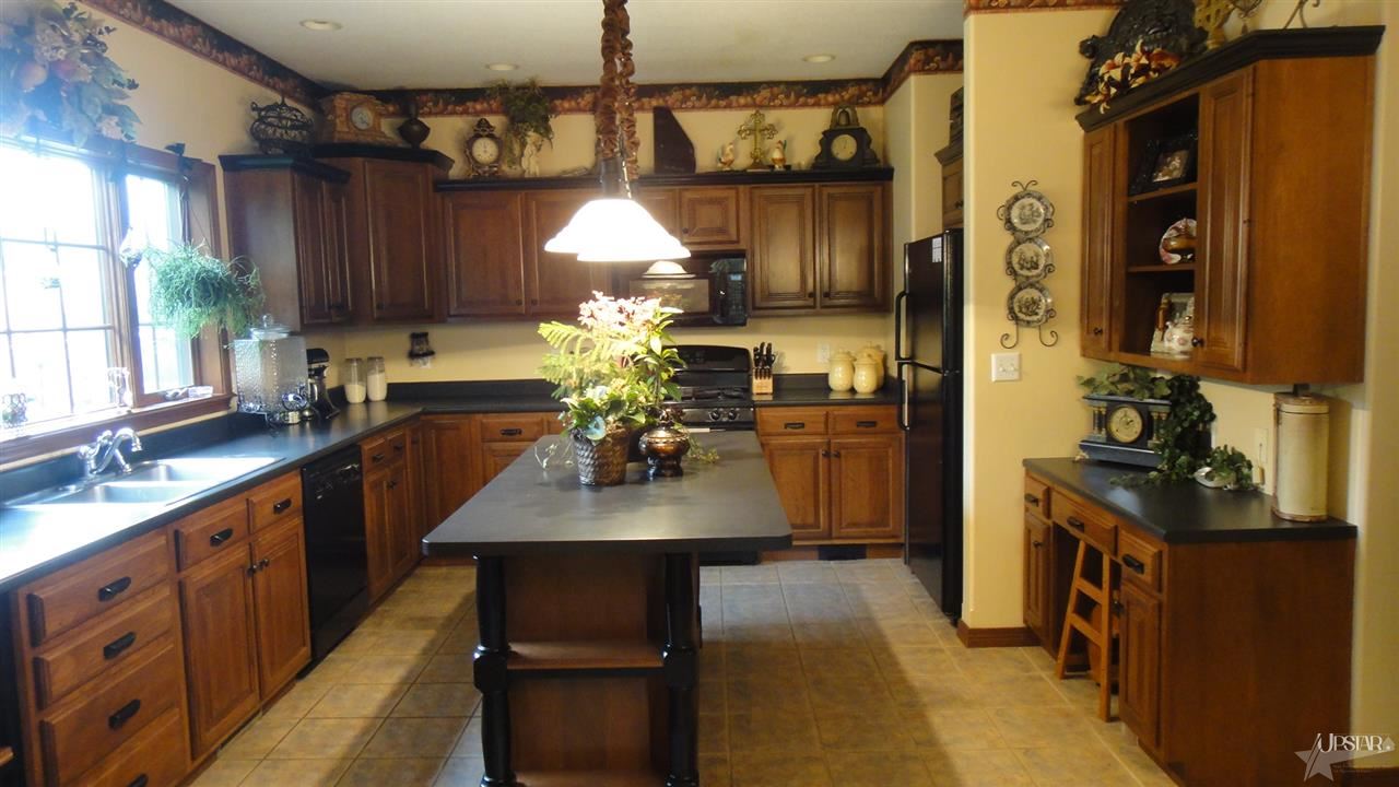 1555 Shorewood Dr, Berne, IN 46711 photo 10