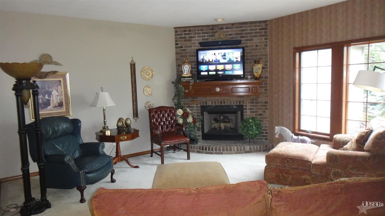1555 Shorewood Dr, Berne, IN 46711 photo 6
