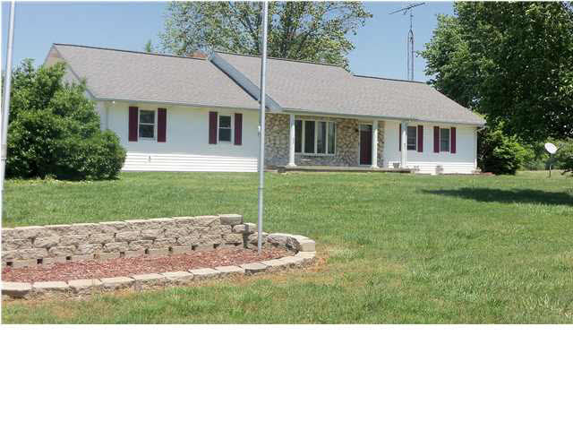 460 E 400 S, Washington, IN 47501 photo 2