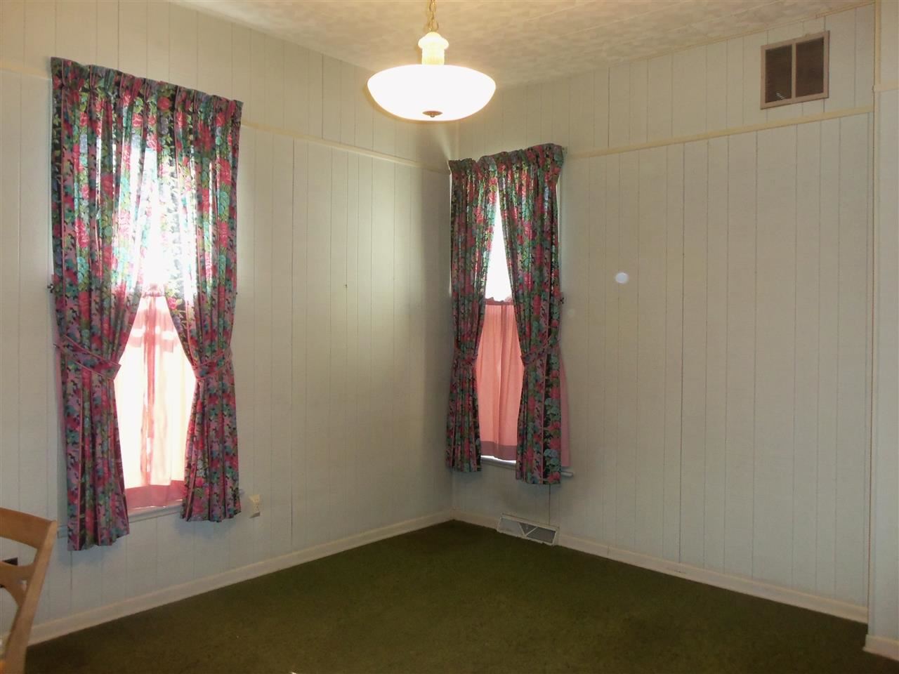 907 W Walnut St, Washington, IN 47501 photo 4
