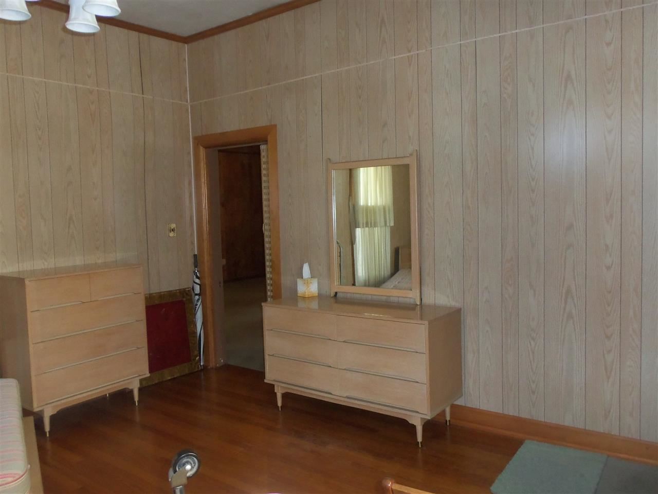 907 W Walnut St, Washington, IN 47501 photo 3