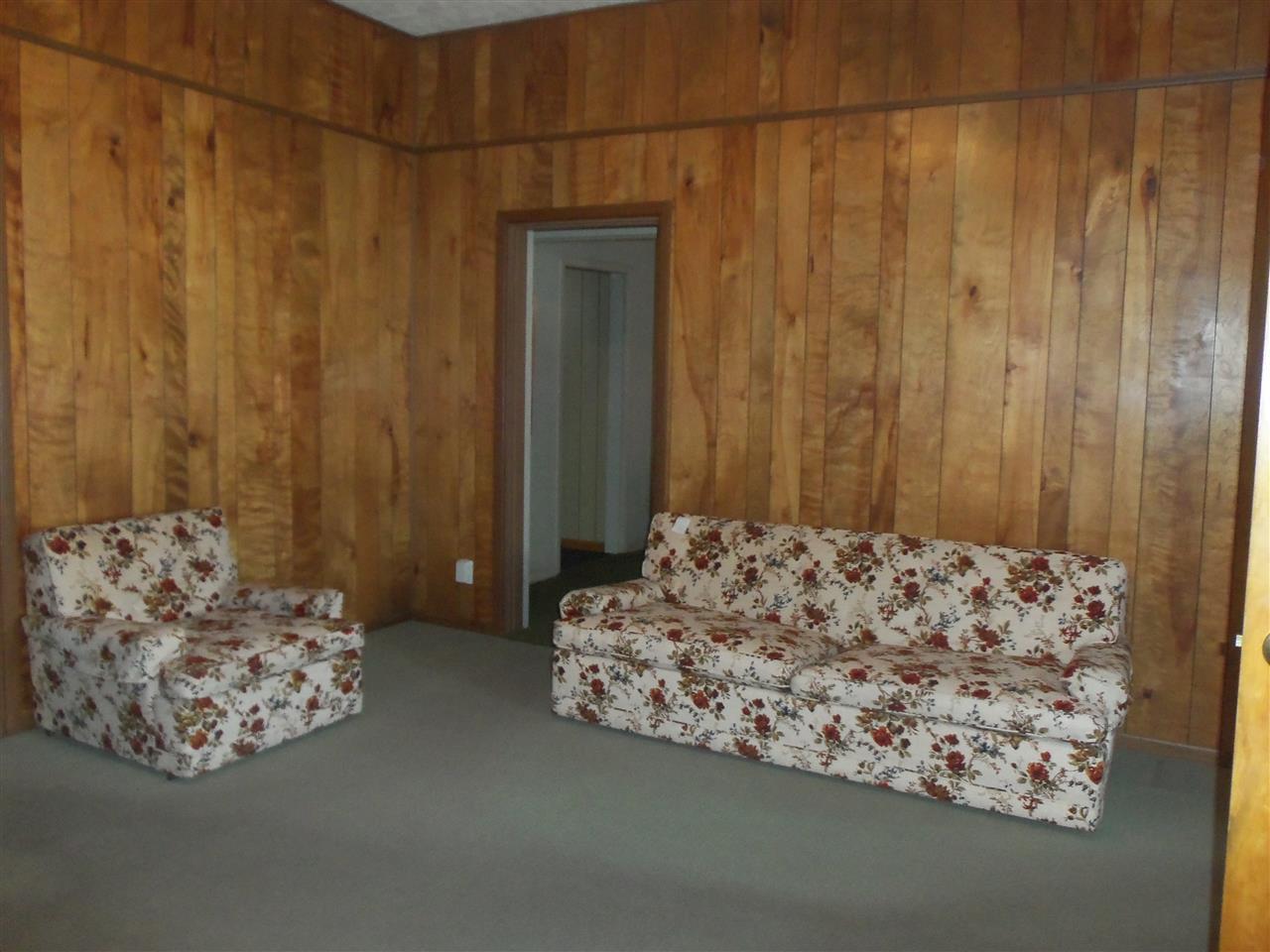907 W Walnut St, Washington, IN 47501 photo 2