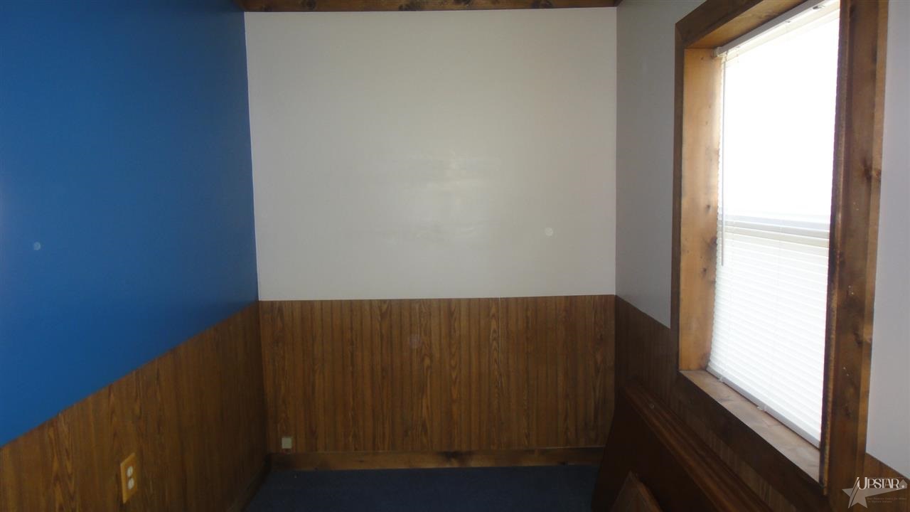 710 S Bridge St, Portland, IN 47371 photo 8