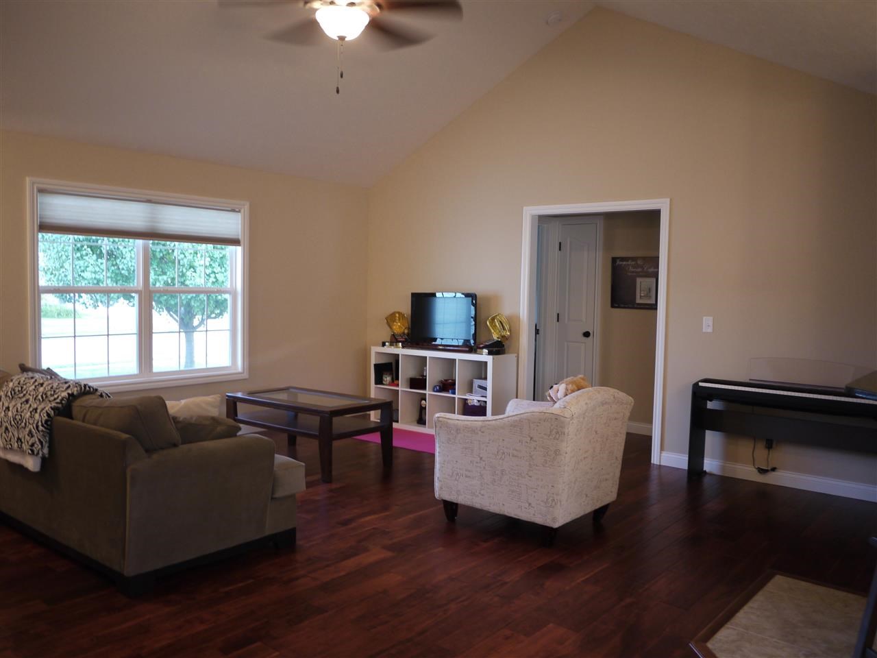 732 Strawberry Hill Rd, Evansville, IN 47711 photo 5