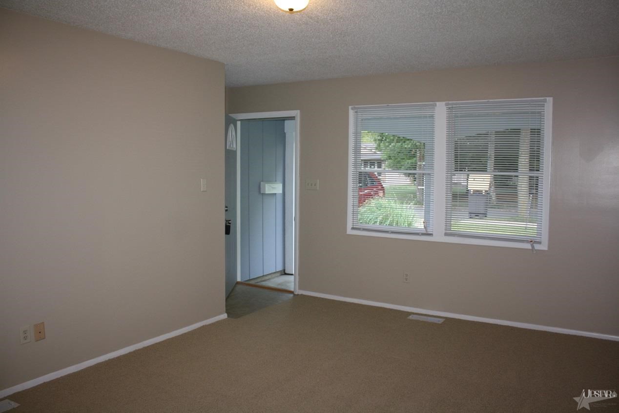 6114 Blue Spruce Ct, Fort Wayne, IN 46809 photo 2