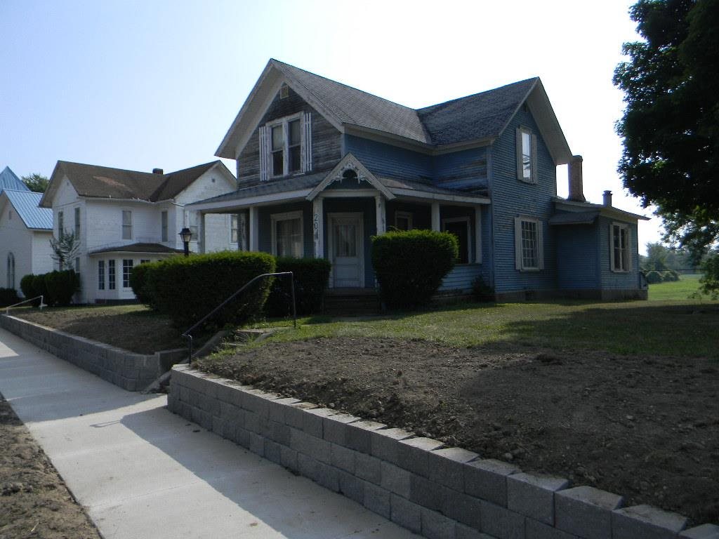 206 S Main St, Wolcottville, IN 46795 photo 1