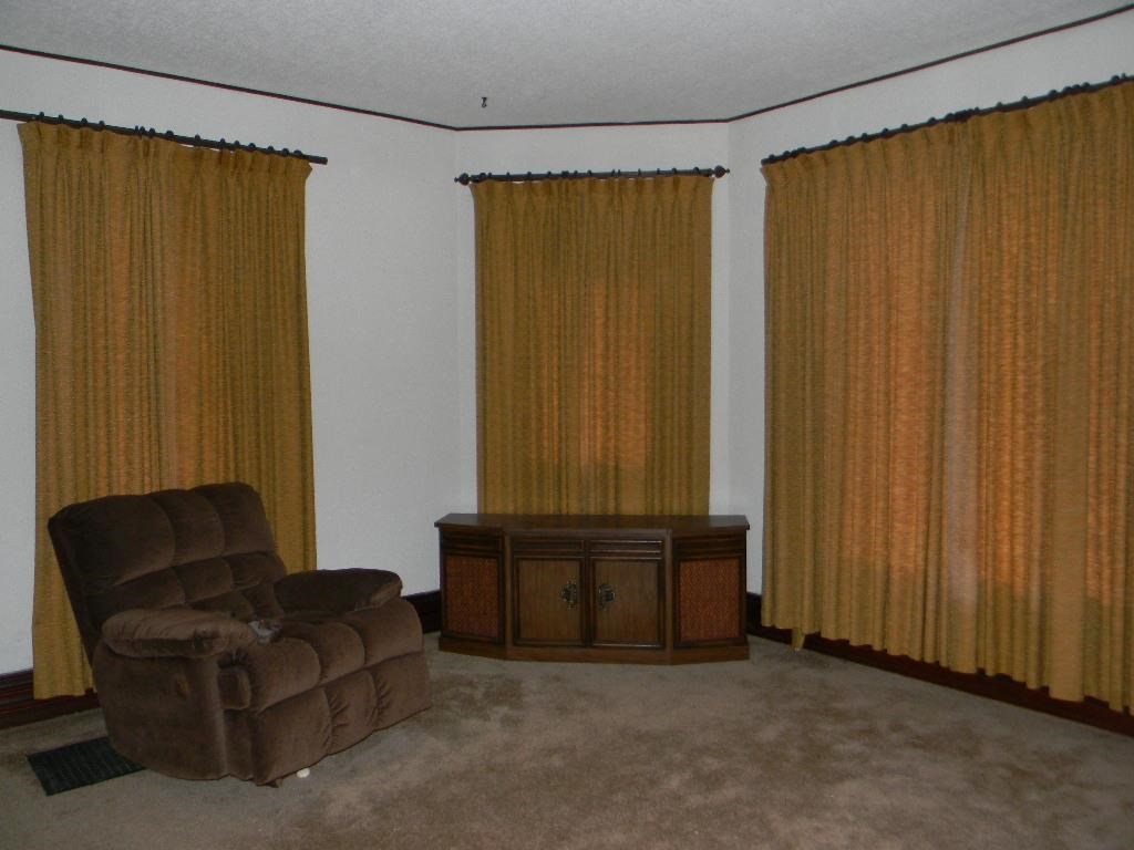 206 S Main St, Wolcottville, IN 46795 photo 16