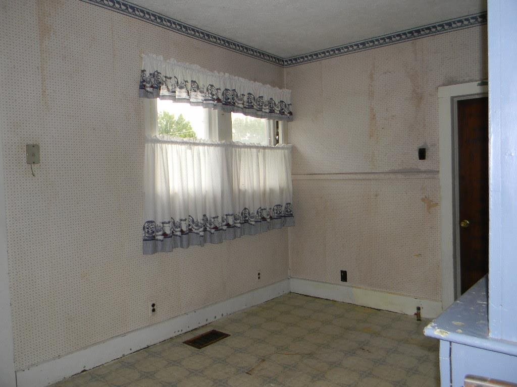 206 S Main St, Wolcottville, IN 46795 photo 22