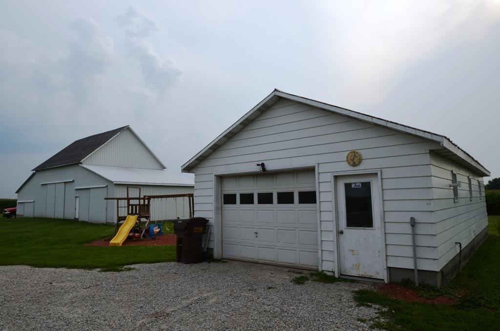 1978 E 950 N, Ossian, IN 46777 photo 2