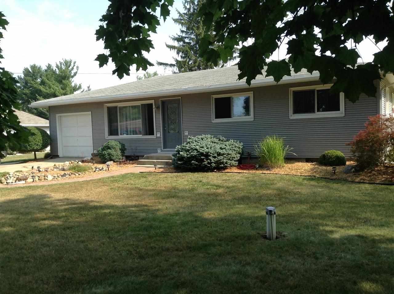 660 W Bellefontaine Rd, Pleasant Lake, IN 46779 photo 3