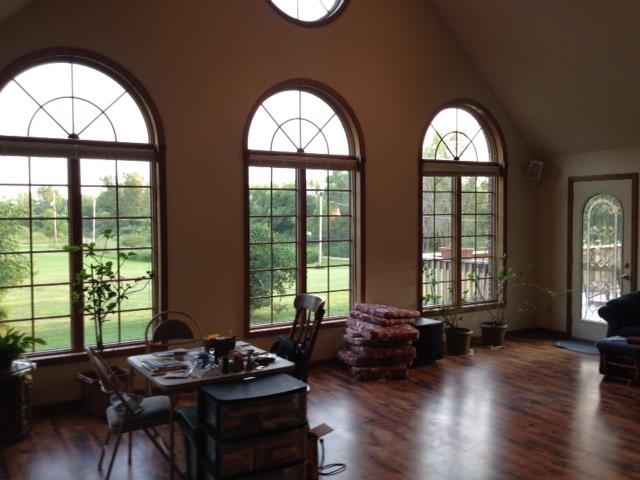 582 W Berry St, Upland, IN 46989 photo 3