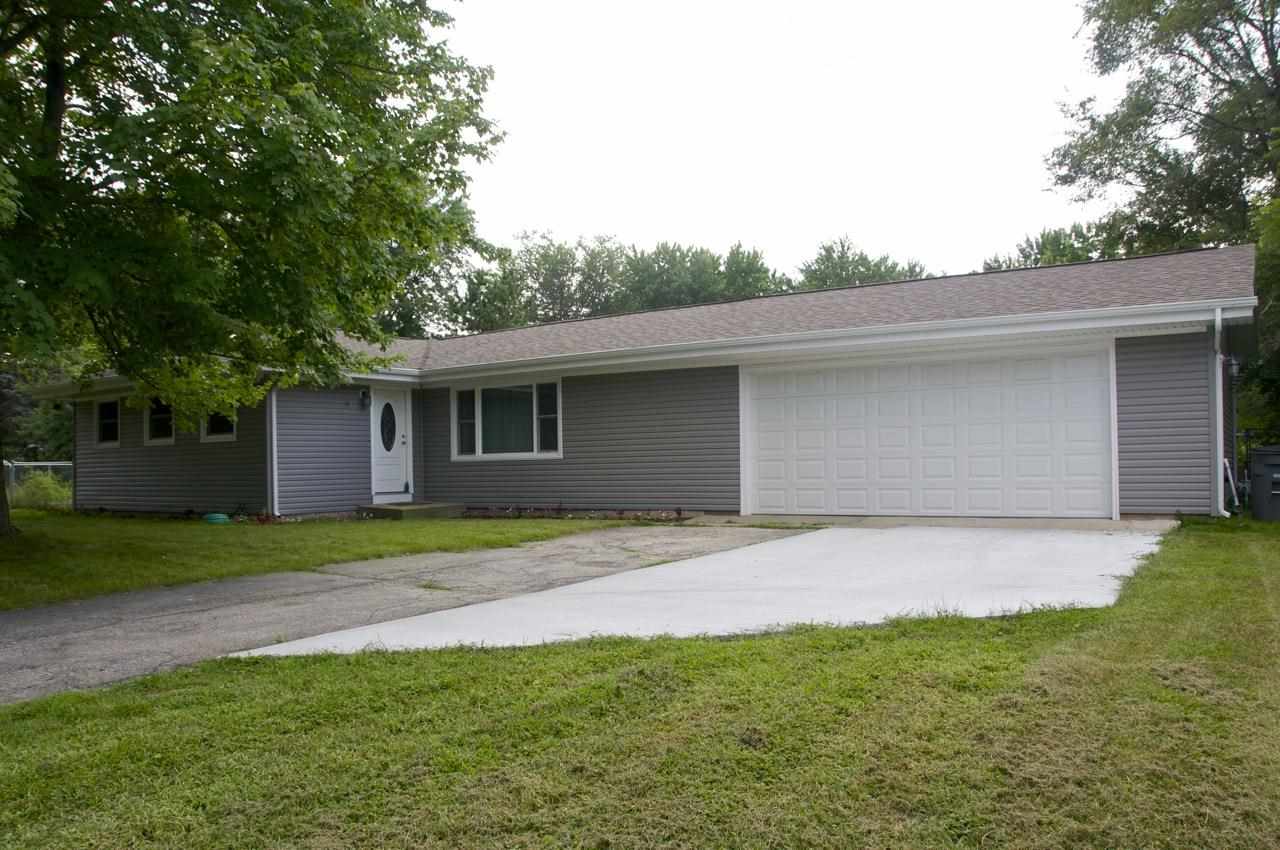 54617 Merry Dr, Elkhart, IN 46516 photo 2