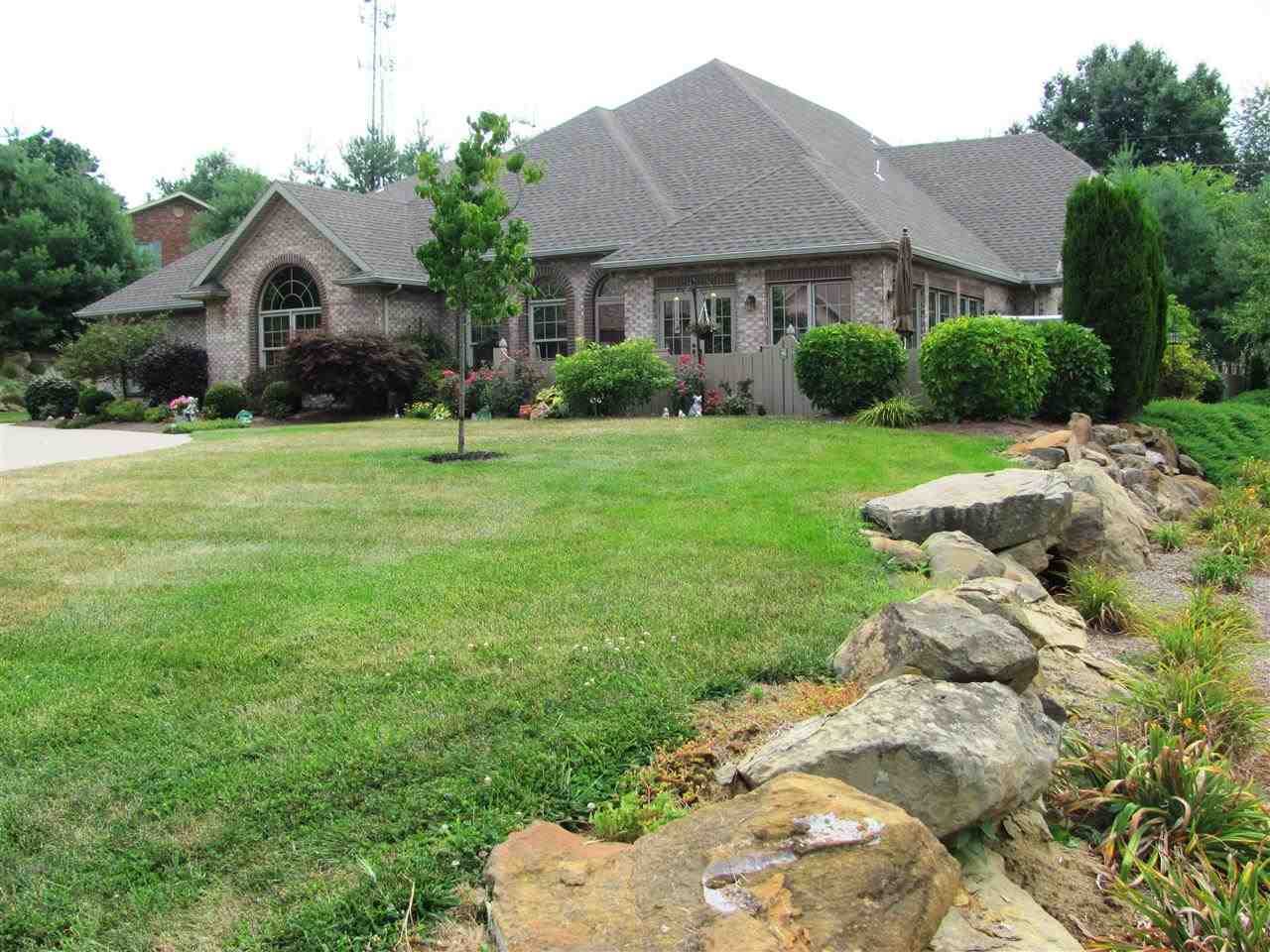 8524 Wolf Creek Ct, Evansville, IN 47712 photo 1