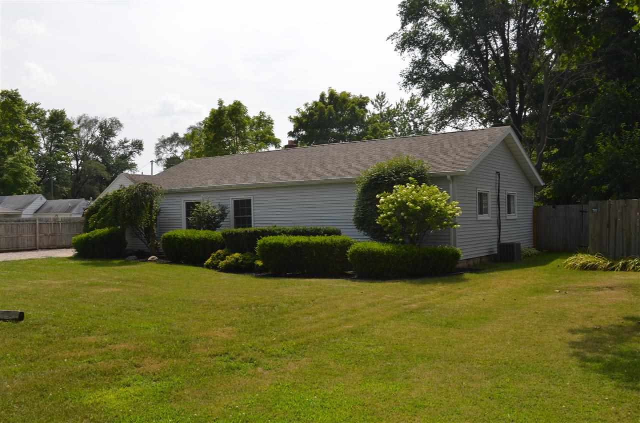 56661 Crescent Dr, Osceola, IN 46561 photo 2